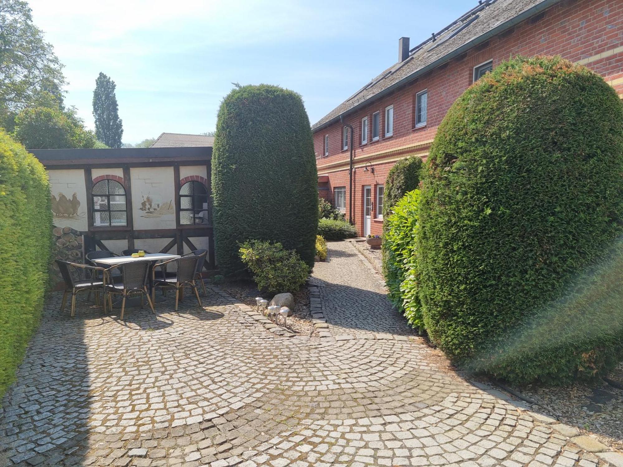 Ferienwohnungen Springer In Schoenefeld Ot Grossziethen Div Apartments Fuer Bis Zu 6 Personen Exterior photo