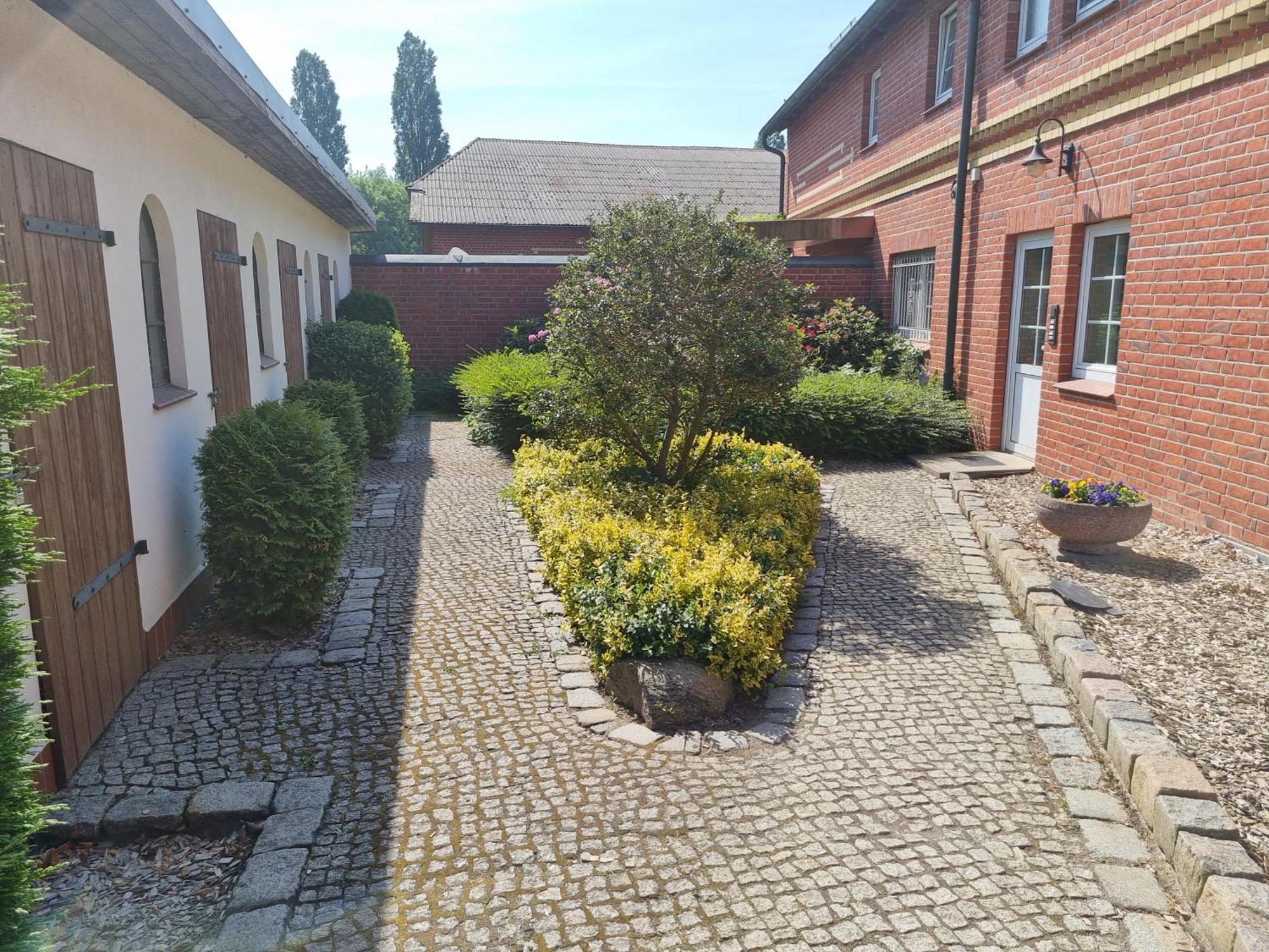 Ferienwohnungen Springer In Schoenefeld Ot Grossziethen Div Apartments Fuer Bis Zu 6 Personen Exterior photo